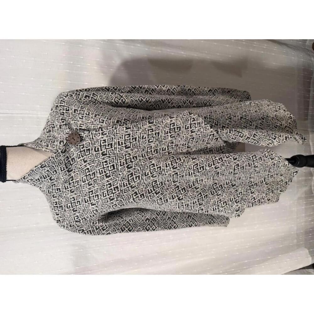 BOBEAU WRAP SHAWL CARDIGAN SOFT ABSTRACT BUTTON LONG SLEEVE SIZE SMALL